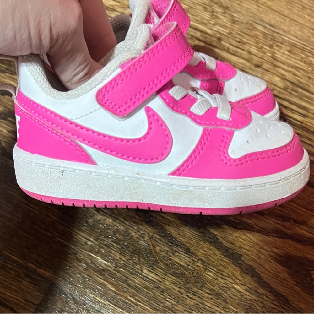Nike Kids Hot Pink and White Low-Top Hook-and-Loop Sneakers